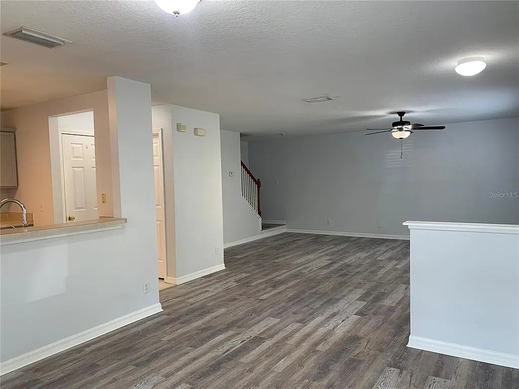 3 bed, 2.5 bath, 1408 sqft, $1,800 — Photo 4