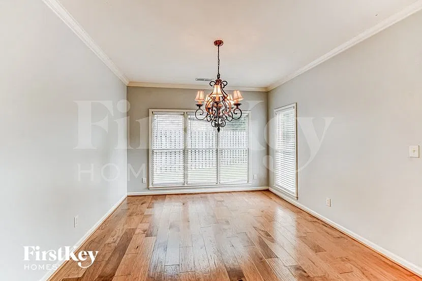 4 bed, 2.5 bath, 2699 sqft, $3,050 — Photo 4