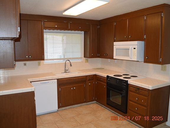 5th image of 4504 E Monte Vista Ave