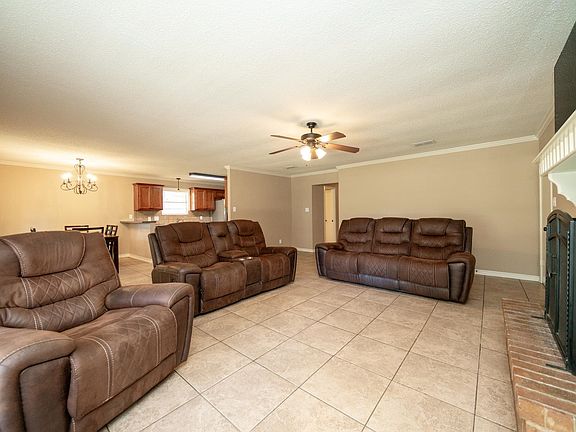 5th image of 2104 Woodbine Dr