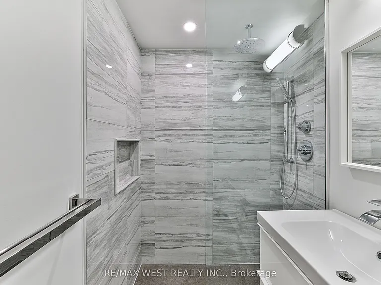 1745 Keele St #4 — Photo 19
