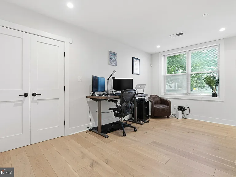 1722 W Virginia Ave NE #2 — Photo 22
