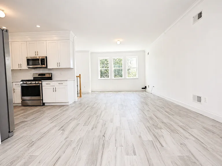25 Knesel St #2 — Photo 9