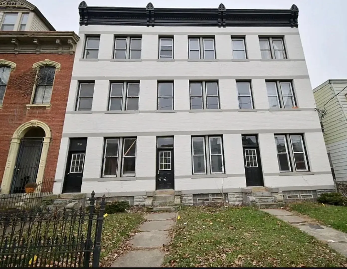 1 bed, 1.0 bath, 700 sqft, $995 — Photo 1