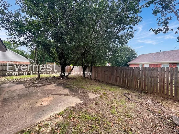 10721 Ridgefield Dr — Photo 18