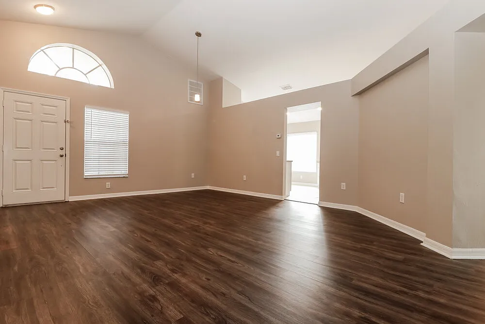 3 bed, 2.0 bath, 1606 sqft, $2,245 — Photo 3