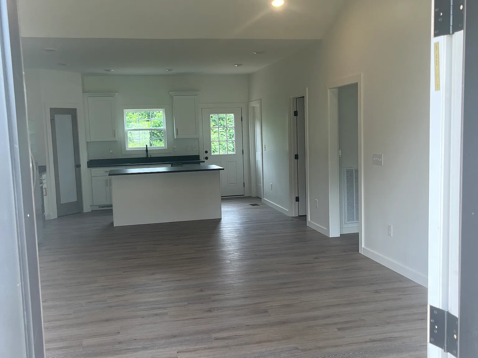 3 bed, 1452 sqft, $2,395 — Photo 3