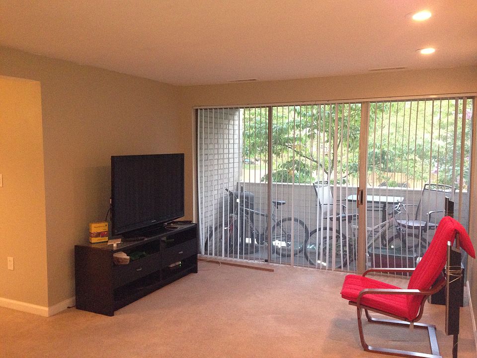 1st image of 5600 Bloomfield Dr APT 104