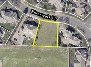 Riverwalk Loop, Eugene, OR 97401