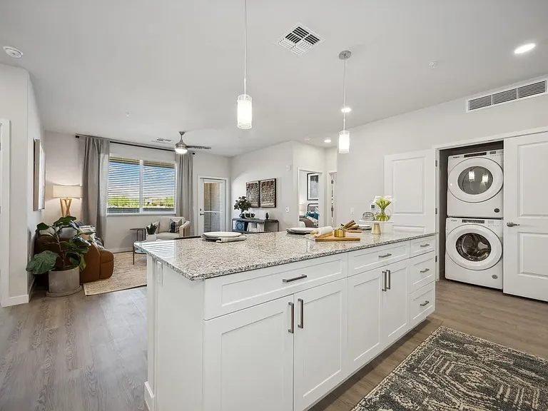 Longbow Luxury Apartments — Photo 38