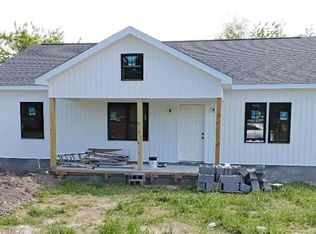 410 Carmon Cir, Ayden, NC 28513