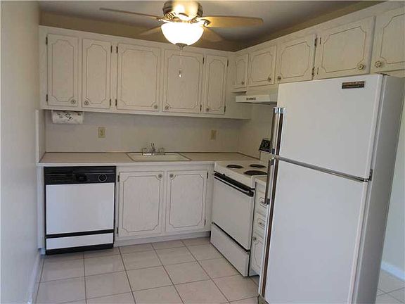 4th image of 4018 Islewood D