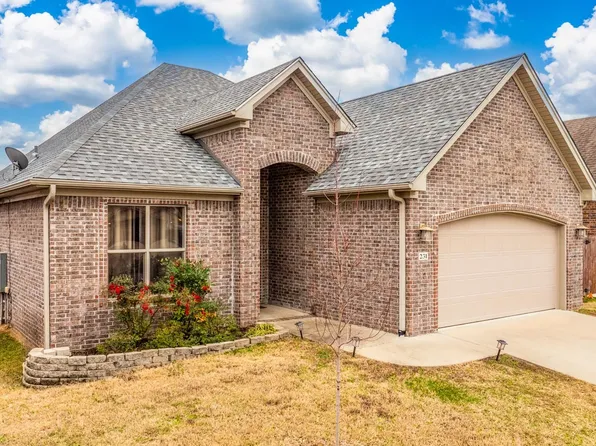 231 Nantucket Loop, Maumelle, AR 72113