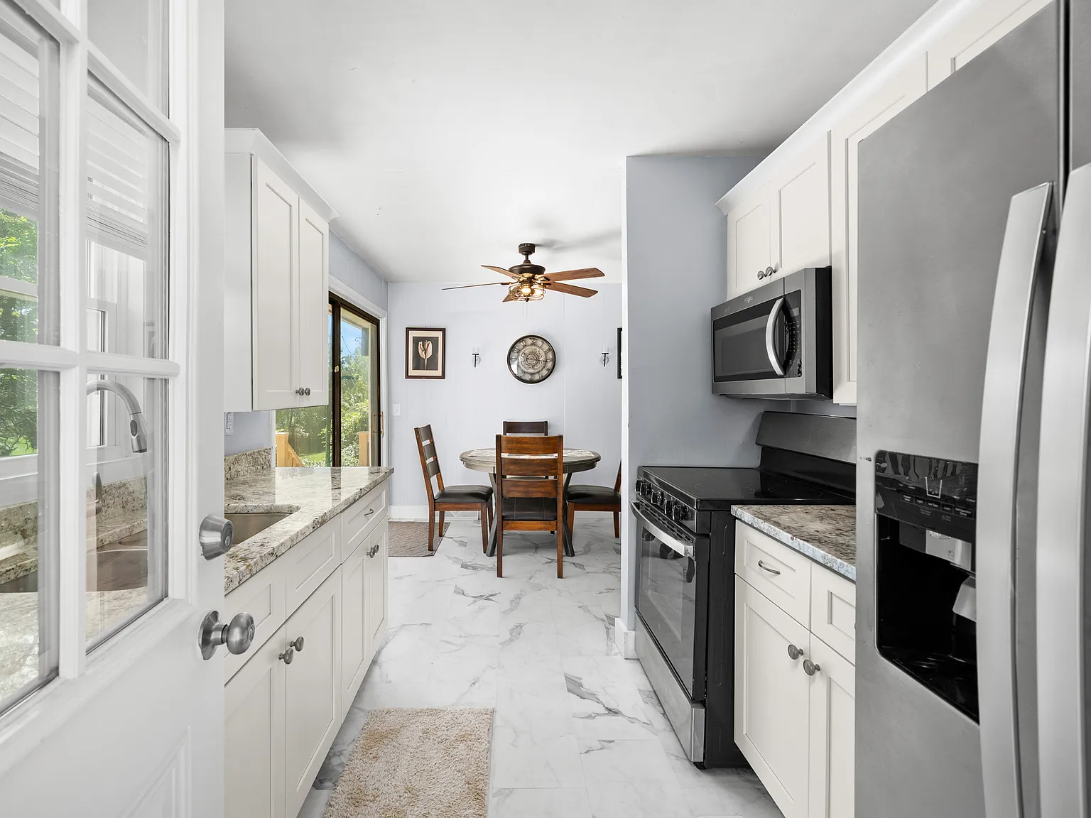 3 bed, 960 sqft, $3,695 — Photo 2