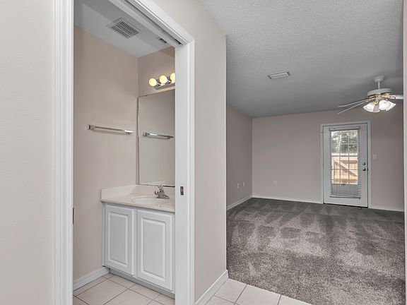 3rd image of 970 Scenic Oak Ln