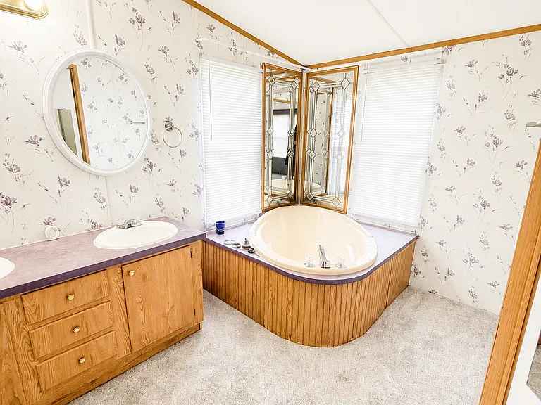 20766 Hamlet Dr — Photo 14
