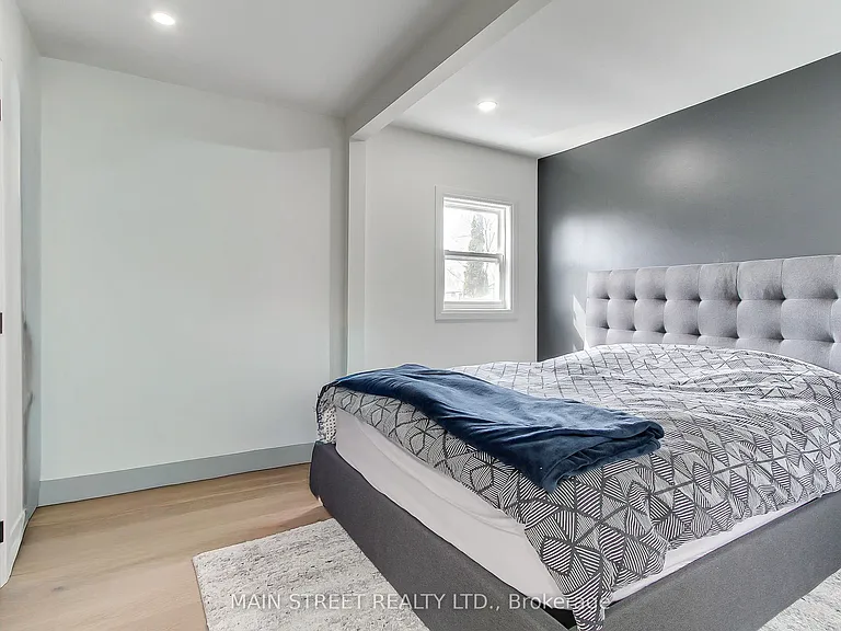 127 Woodfield Dr N — Photo 8