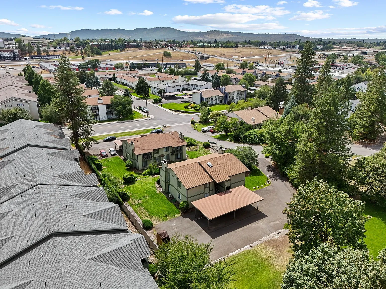 Ironwood Court Apartments — Photo 4
