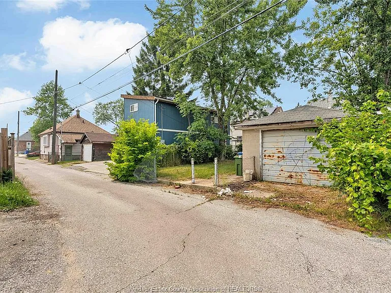 1245 Giles Blvd E — Photo 30