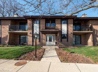 2300 83rd St APT 101, Woodridge, IL 60517