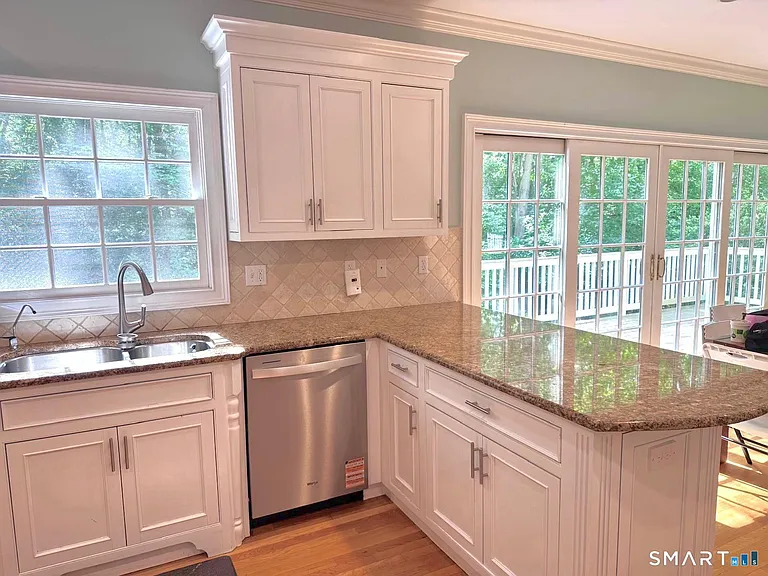 82 Westover Ave — Photo 8