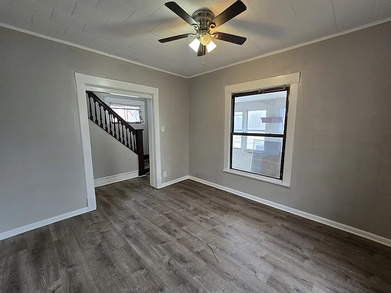 214 Edwards St — Photo 3