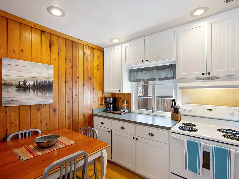 321 E Gunnison Ave — Photo 15