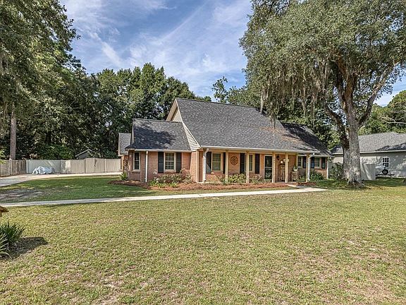 3rd image of 141 Sherwood Forest Cir