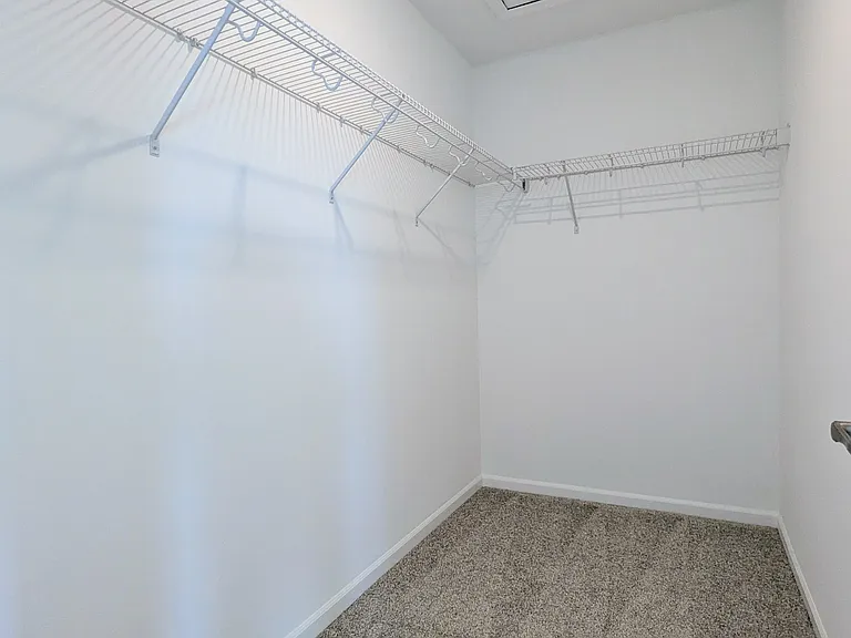 809 Lindsay Ln — Photo 13