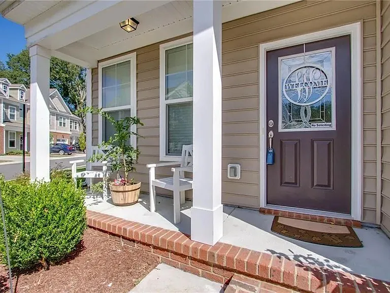 1012 Marble Walke Way — Photo 2