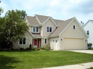 344 Quail Cir, West Bend, WI 53095