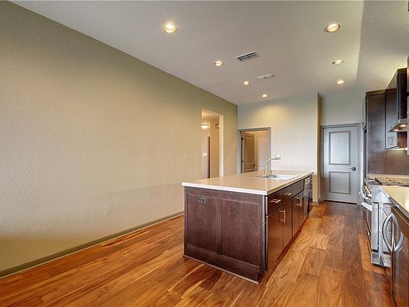 3rd image of 4849 Twin Valley Dr