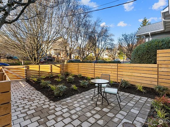 4th image of 2705 B NE 54th Avenue