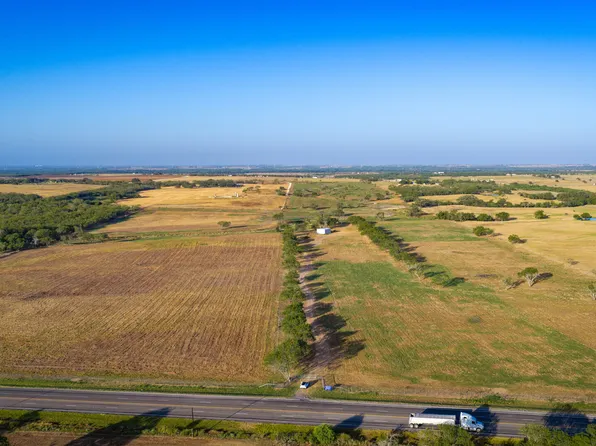 7110 Us Highway 181, Poth, TX 78147
