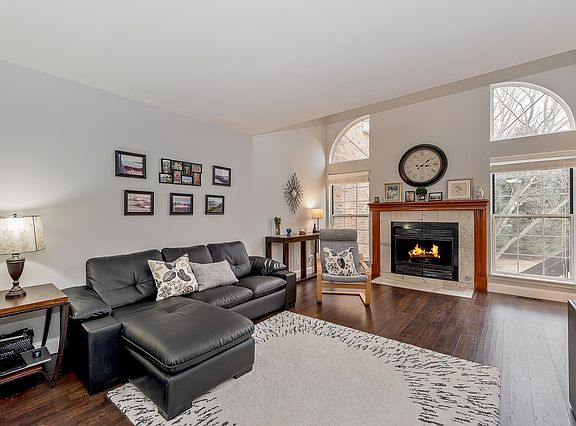 2nd image of 618 Hillview Ct
