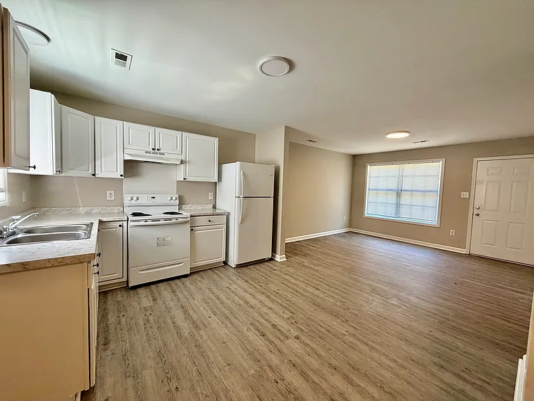 602 Winston Cir — Photo 4