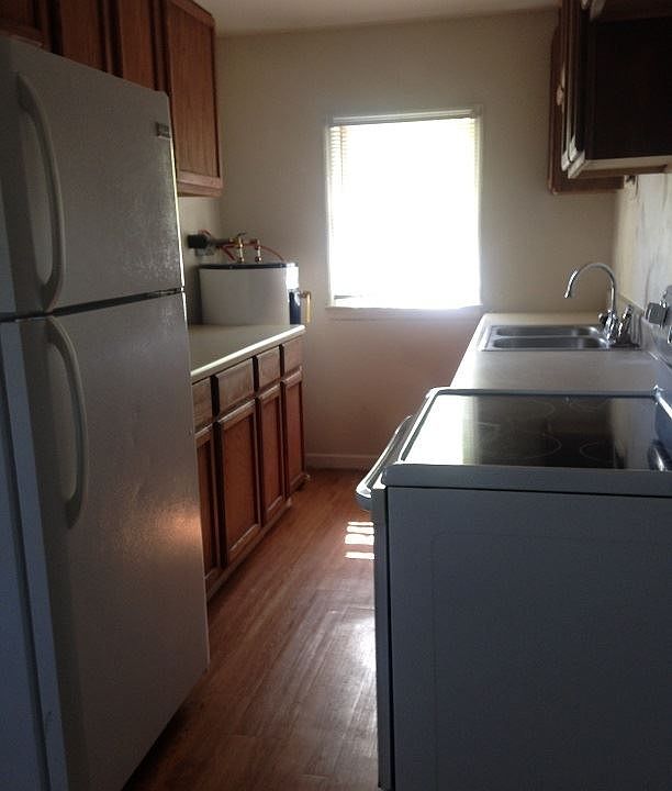 2nd image of 100 Vine St APT 6