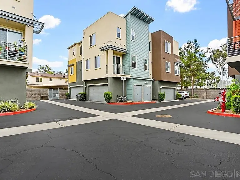 329 Antoni Gln #1404 — Photo 3