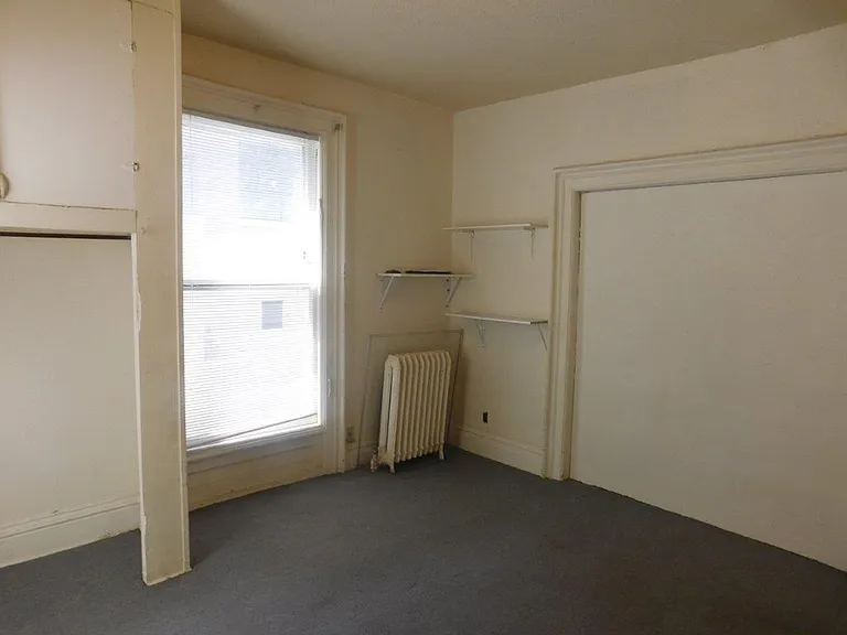 209 E Mifflin St — Photo 23