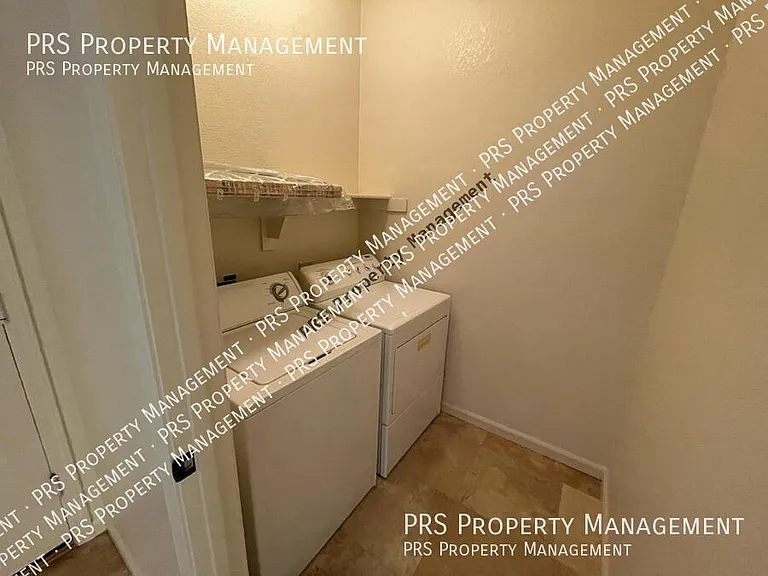629 S Oak St — Photo 7