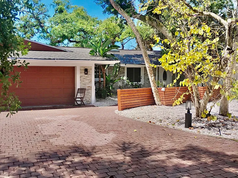 1232 Northport Dr — Photo 2