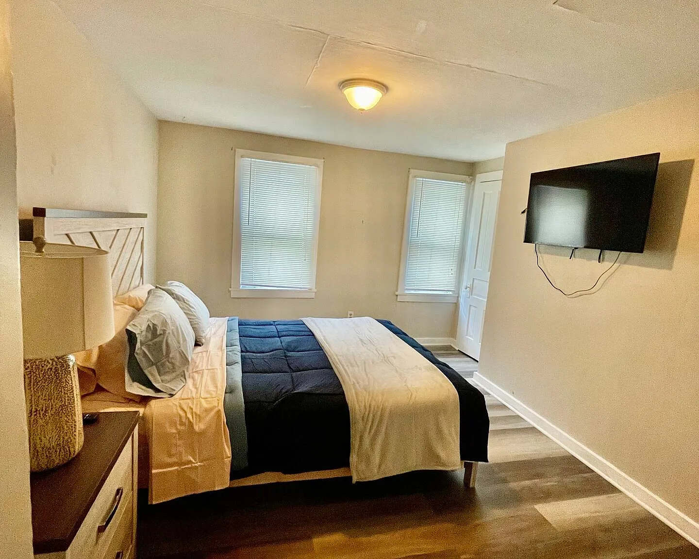629 Crescent St NE — Photo 3