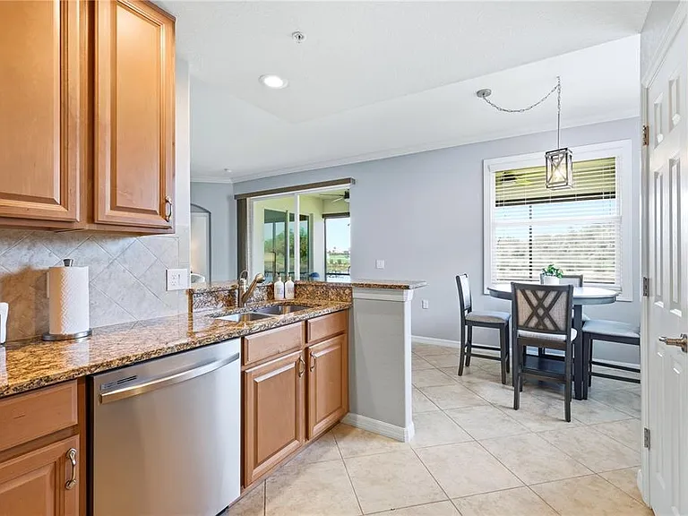 424 Winding Brook Ln #104 — Photo 7