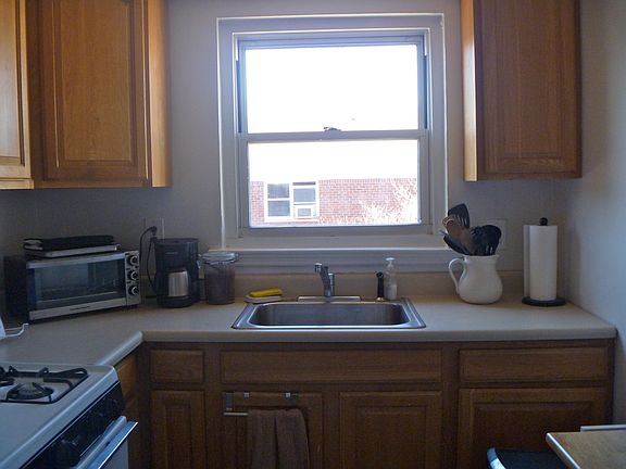 5th image of 480 Crestwood Ave APT 42