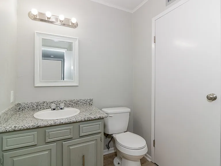 721 N State St — Photo 20