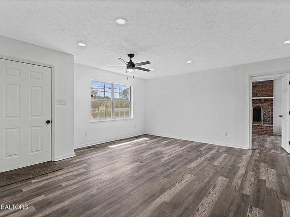 5th image of 6704 Bay Circle Dr