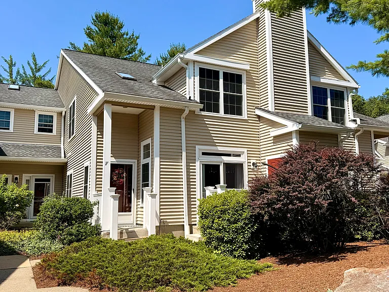 11 Devon Commons Ln — Photo 2