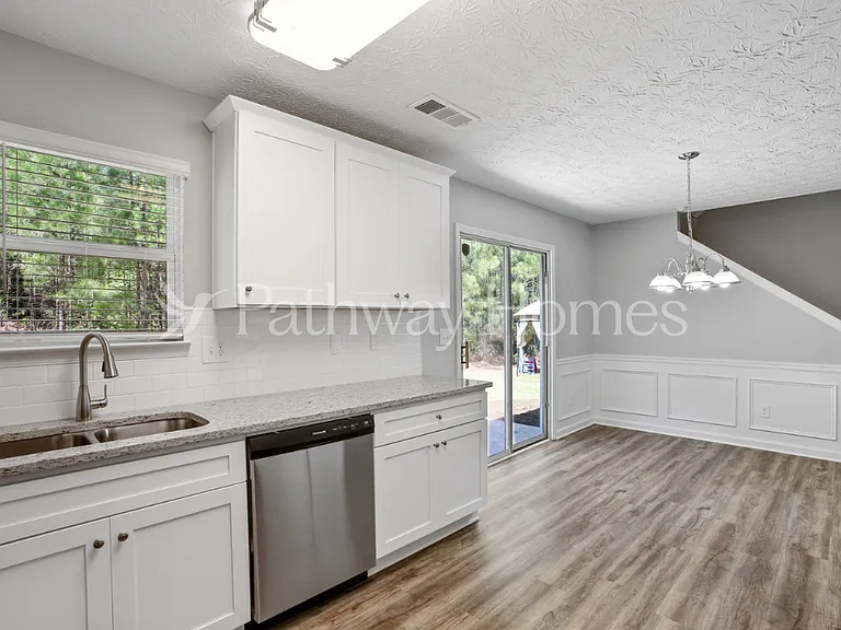 9461 Lakeview Rd — Photo 7