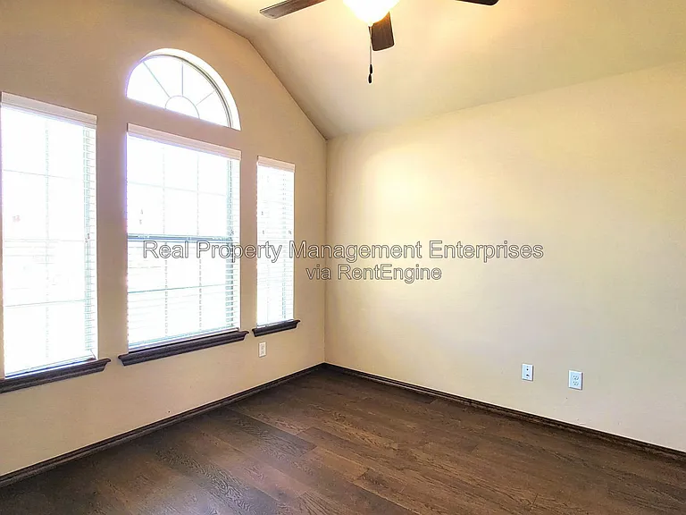 4500 Oasis Ct — Photo 16