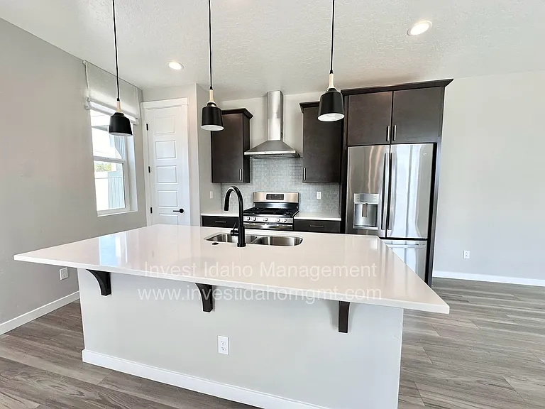 373 N Stone Canyon Ln — Photo 4